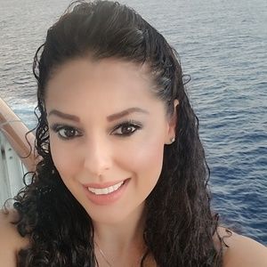 Meet your Posher, Rosela